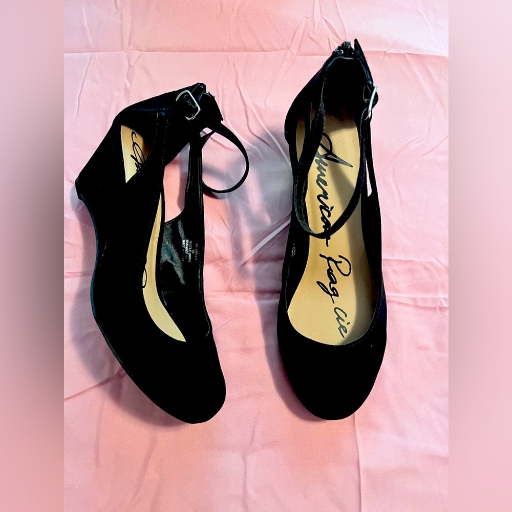 American Rag Cie sexy wedge shoes size 9w. Comfy & cute! New in box